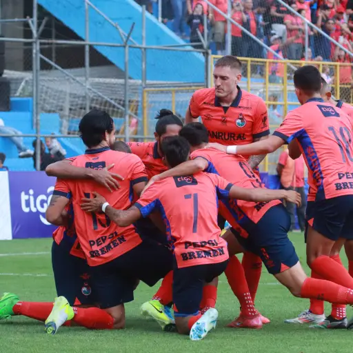 Celebración de Municipal ante Aurora - Alex Meoño