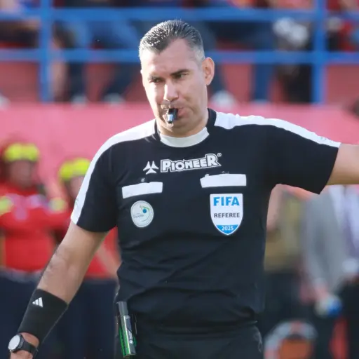 Árbitro Mario Escobar es el encargado del clásico nacional 