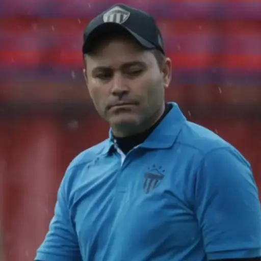 Javier López, extécnico de Antigua, debuta en Liga de Honduras  