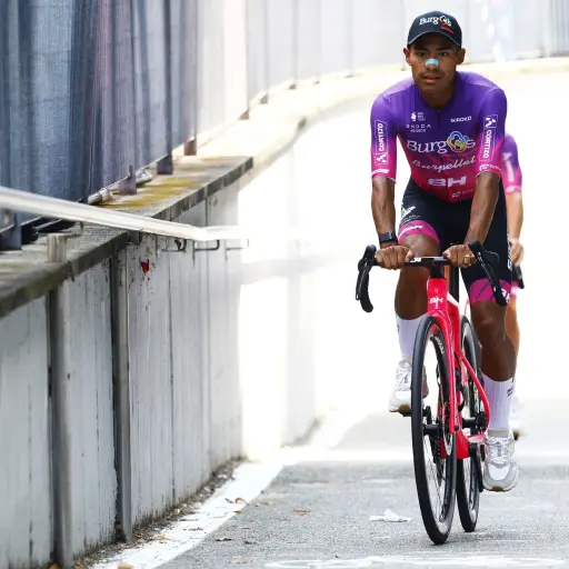 Sergio Chumil completa una nueva etapa de la Vuelta a España - Burgos BH