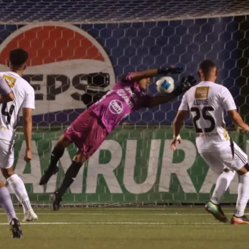 Fredy Pérez fue insultado por la afición de Comunicaciones 