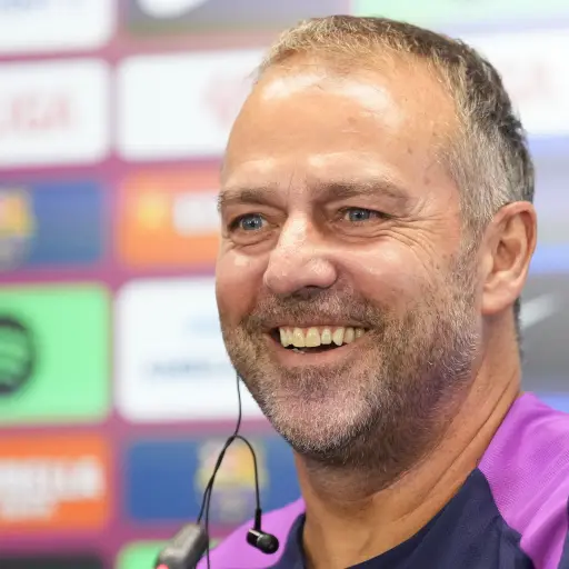 La UEFA ha suspendido la sanción de un partido al técnico del Barcelona, Hansi Flick