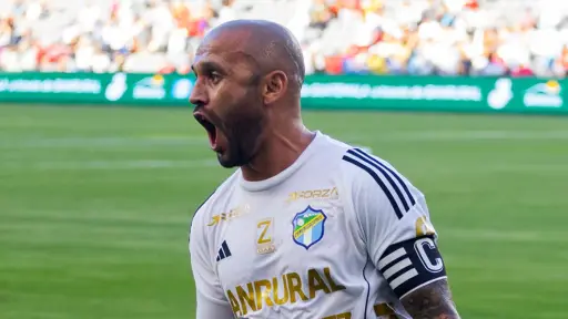 José Contreras fue la gran figura del clásico amistoso internacional jugado en Los Ángeles, California, Estados Unidos 