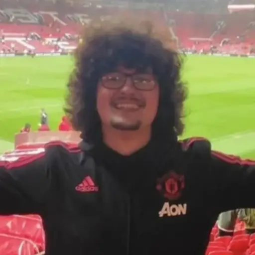 Un aficionado del Manchester United fue agredido por otro seguidor 