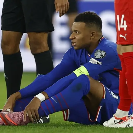 Kylian Mbappé sufrió problemas en su tobillo y debió abandonar concentración de Francia 