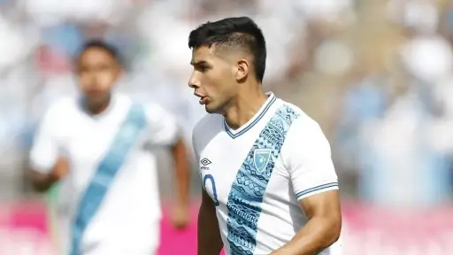 Jesús López defendiendo la camisola de la Selección Nacional de Guatemala 