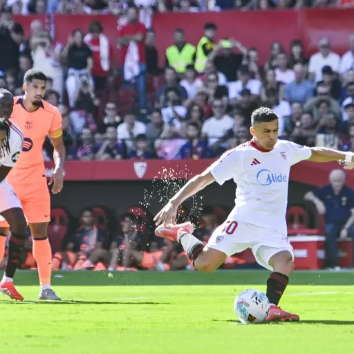 Penal de Alexis Sánchez ante el FC Barcelona - EFE