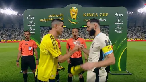 Saludo entre Cristiano Ronaldo y Karim Benzema