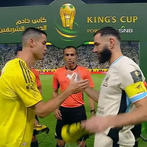 Saludo entre Cristiano Ronaldo y Karim Benzema