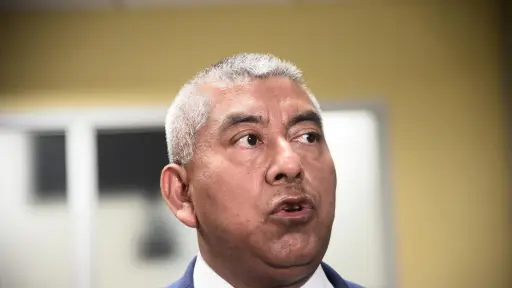 El jefe de la FECI, Rafael Curruchiche, en Tribunales tras acudir a una audiencia del caso Unops el martes, 28 de octubre de 2025. ,Omar Solís/Emisoras Unidas