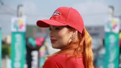 Sara Chaverra es una modelo colombiana que participa en la 64 Vuelta a Guatemala