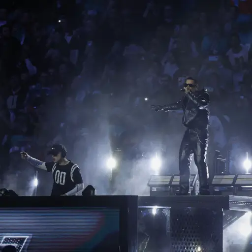 La banda Hondura 504 fue parte del show musical del entretiempo y acompañó a Bizarrap y Daddy Yankee 