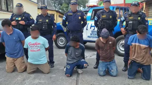 Los cinco supuestos plagiarios fueron llevados ante la justicia, para resolver su situación legal. ,PNC de Guatemala.