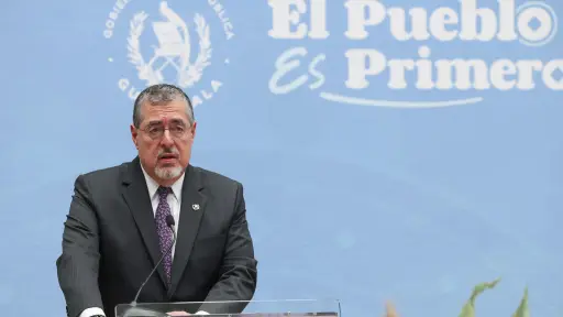 El presidente de Guatemala, Bernardo Arévalo de León, habla en una rueda de prensa este lunes, en Ciudad de Guatemala (Guatemala) , EFE/ Mariano Macz