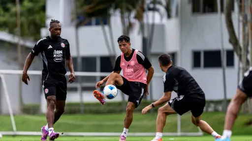 Selección de Costa Rica cierra ante Honduras por el boleto al Mundial 2026