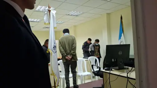 Los hermanos Chamalé en la audienica donde se dictó la sentencia en su contra por el crimen contra la niña Génesis Ixcajoc. ,Ángel Oliva/EU