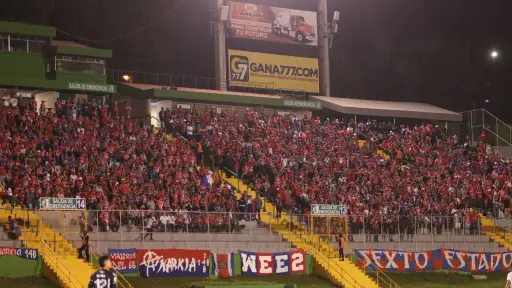 Afición de Xelajú MC en el Estadio Cementos Progreso - Xelajú MC