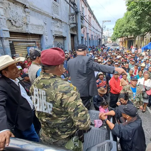 Veteranos militares mantienen una manifestación en las afueras del Congreso, zona 1 de la Ciudad de Guatemala, el martes 11 de noviembre de 2025. ,Omar Solís/Emisoras Unidas