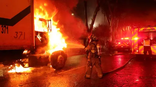 Incendio consume camión recolector en la zona 3