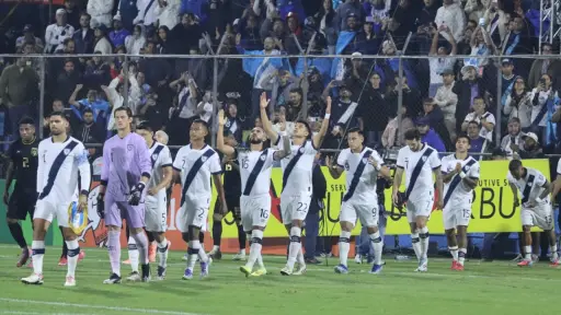 Seleccionados guatemaltecos en su entrada en el partido ante Panamá - Alex Meoño