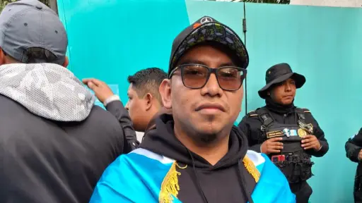 Alan Ibáñez, de Canalitos, zona 24, fue el primer aficionado en comprar su boleto - Alex Meoño