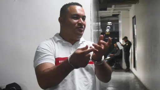 El exsubdirector de la cárcel Fraijanes II, Víctor Alveño, en Tribunales el martes 4 de noviembre. ,Omar Solís/Emisoras Unidas