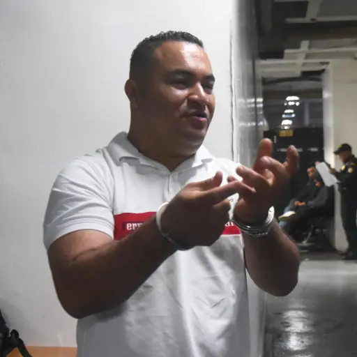 El exsubdirector de la cárcel Fraijanes II, Víctor Alveño, en Tribunales el martes 4 de noviembre. ,Omar Solís/Emisoras Unidas