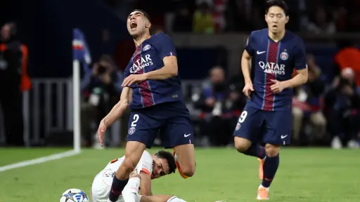 Lesión de Acharaf Hakimi tras fuerte entrada de Luis Díaz. 