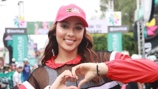 La edecán Valentina Pineda atendió a Emisoras Unidas en Chimaltenango 