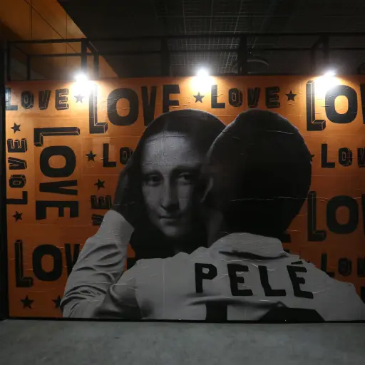 Montaje gráfico de Pelé con la Gioconda que se exhibe en el Museo Pelé, situado en la ciudad brasileña de Santos , EFE/ Guilherme Dionizio