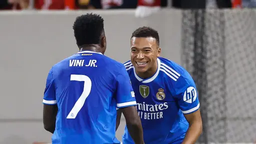Celebración de Kylian Mbappé con Vinícius Jr. - Real Madrid