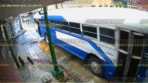 Accidente de motorista en zona 1. ,Captura de pantalla video X.