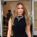 Jennifer López ,Facebook