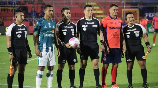 José Ardón es capitán de Antigua G. F. C. y fue insultado por la afición de Municipal 
