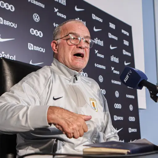 Marcelo Bielsa se dirigió ayer a todo el Uruguay mediante una conferencia de prensa 