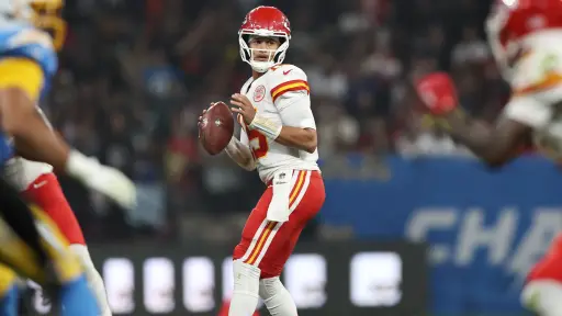 Los Kansas City Chiefs anunciaron que Patrick Mahomes se rompió el ligamento cruzado anterior de la rodilla 