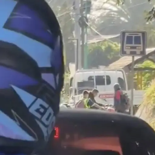 Pelea entre motoristas bloqueó ruta de Bárcena. ,Capturan de pantalla video de X.