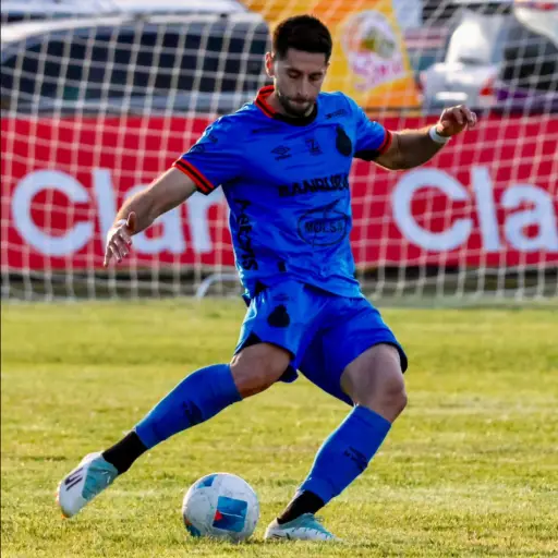 Nicolás Samayoa y Rudy Muñoz en acciones durante el juego ante Achuapa 