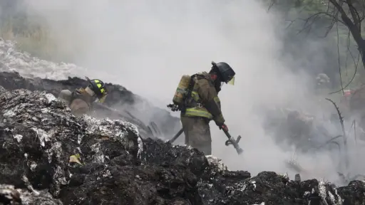 Más de 13 mil galones de agua fueron utilizados para sofocar las llamas. ,Bomberos Voluntarios