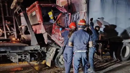Piloto de grúa muere tras accidente en ruta al Atlántico. ,Bomberos Municipales Departamentales
