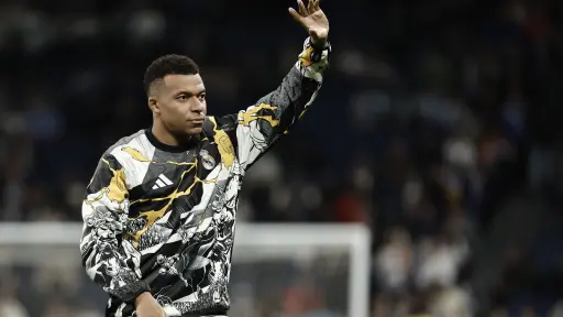 Kylian Mbappé es duda para el duelo ante Alavés