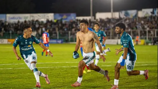 Antigua eliminó a Xelajú y es semifinalista del Apertura 2025