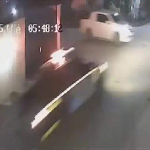 Patrulla de la PNC colisiona a alta velocidad. ,Capturan de pantalla video de Facebook.