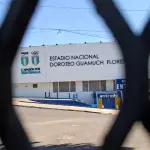 Actualmente los trabajos de remozamiento de la gramilla del estadio Nacional están detenidos