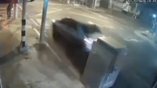 Motorista muere tras múltiple colisión en zona 10. ,Capturan de pantalla video de X.