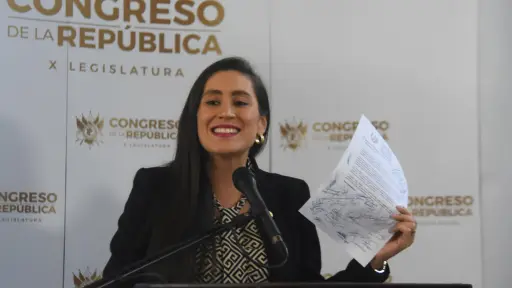 Diputada Karina Paz en conferencia de prensa en el Congreso - Omar Solís