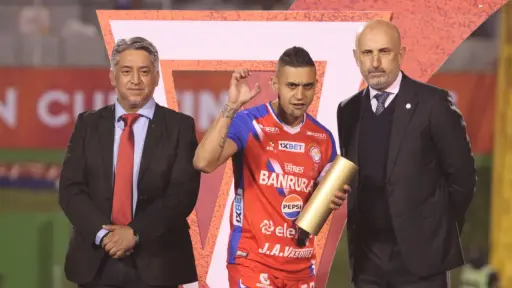 El gesto de Jorge Aparicio tras la final perdida ante Alajuelense - Alex Meoño