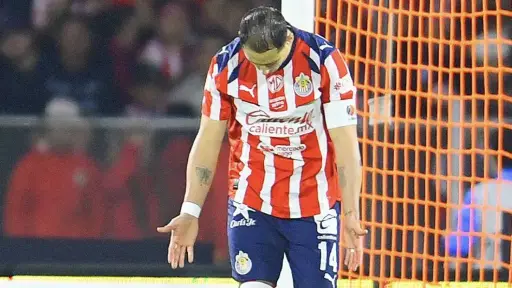 El penal de Chicharito queda en la memoria. ,Capturan de pantalla video de X.