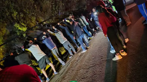 Accidente en Tejutla, San Marcos, donde quedó volcado un vehículo. ,Bomberos Municipales Departamentales