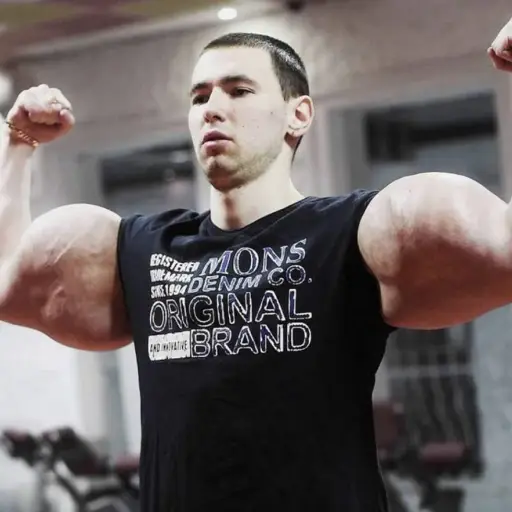 Kirill Tereshin, conocido mundialmente como el Popeye ruso. ,Redes sociales.